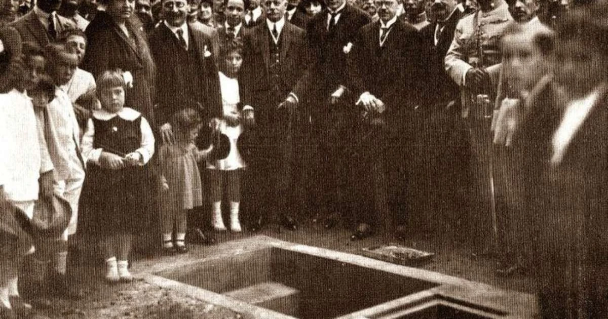 Cápsula do tempo do Exército guardou exemplar do 'Estadão' por 104 anos: veja o que mais foi achado
