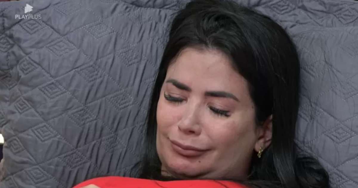 'A Fazenda 16': Vanessa Carvalho chora após alerta de Babi e Fernanda