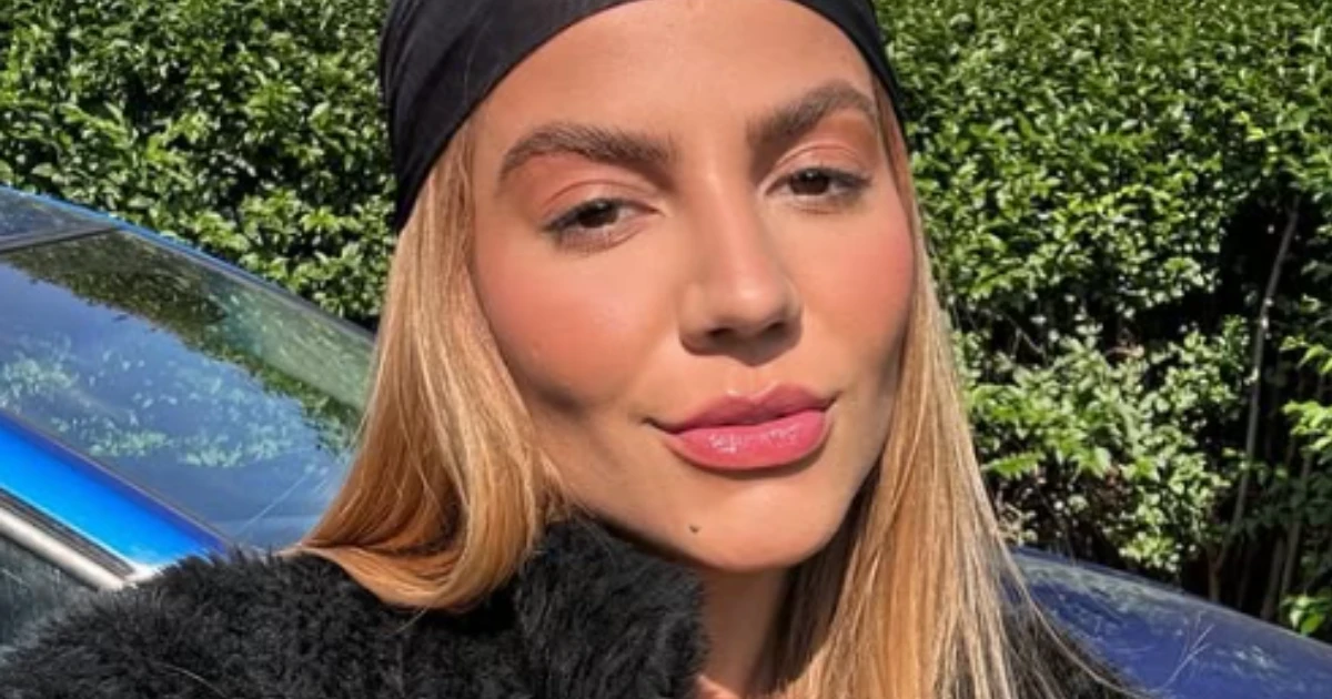 Ex-BBB Hariany chama atenção ao usar transporte público