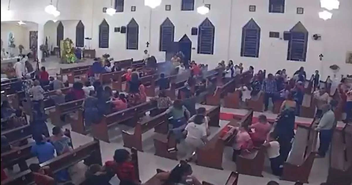 Rojão explode dentro de igreja durante missa e assusta fiéis na Bahia