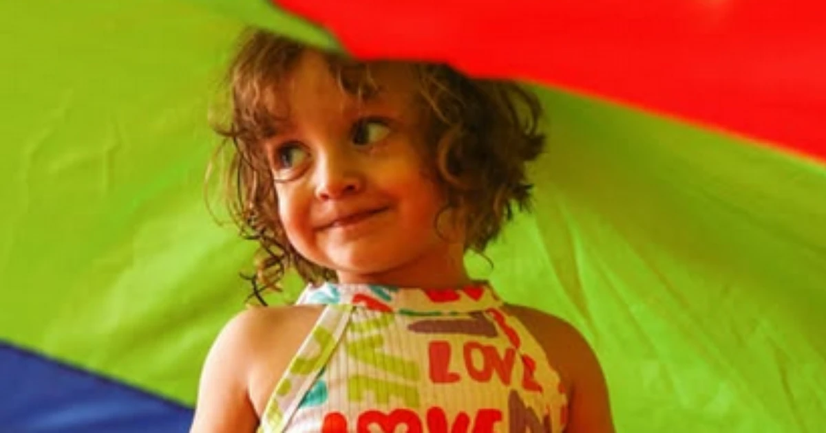 Menina de 4 anos morre na escola em dia que comemorava aniversário: 'Entreguei uma criança feliz e me devolveram um cadáver'