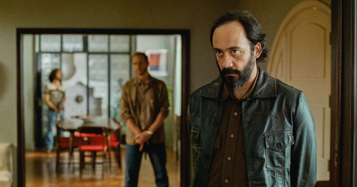 Luiz Bertazzo, de 'Ainda Estou Aqui', explica construção do vilão do filme: 'entre a violência e a gentileza'