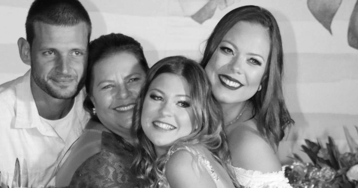 Sobrinha de Xuxa, Nikki Meneghel revela morte da mãe nove anos após perda do pai e é confortada: 'Parte de mim foi com você'