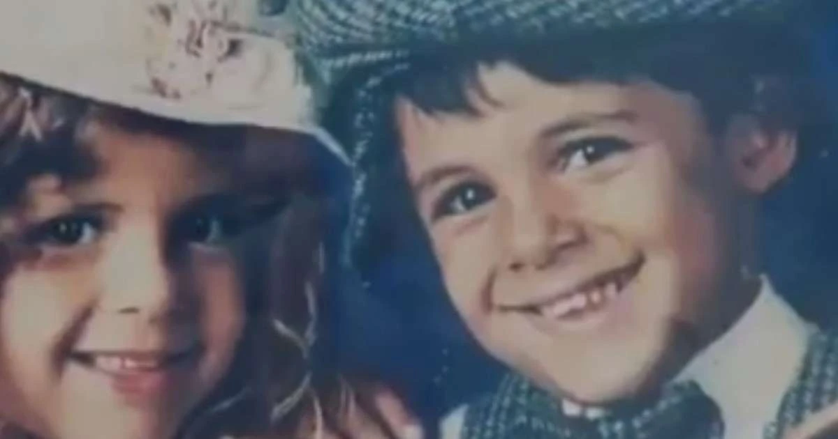 Esse garotinho sorridente não imaginava que reuniria multidões e deixaria saudade nos fãs após morte precoce
