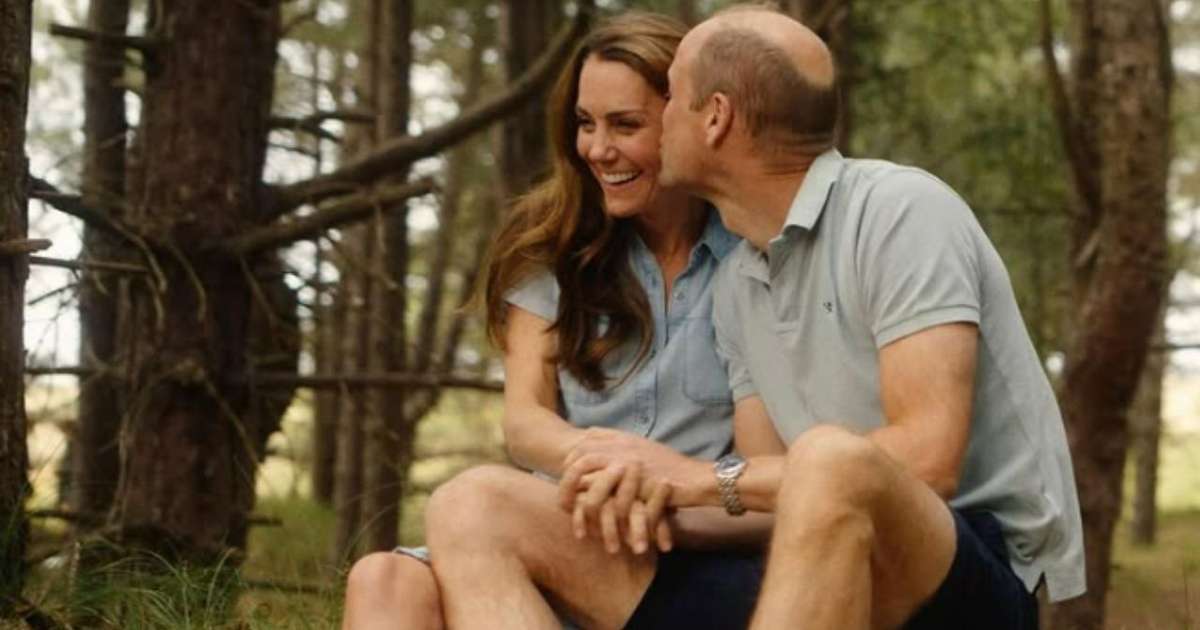 Kate Middleton e Príncipe William compartilham raro momento romântico; confira