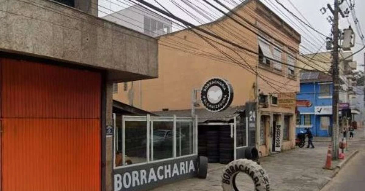 Homem é morto a marretadas e tem corpo arrastado pela calçada em Porto Alegre