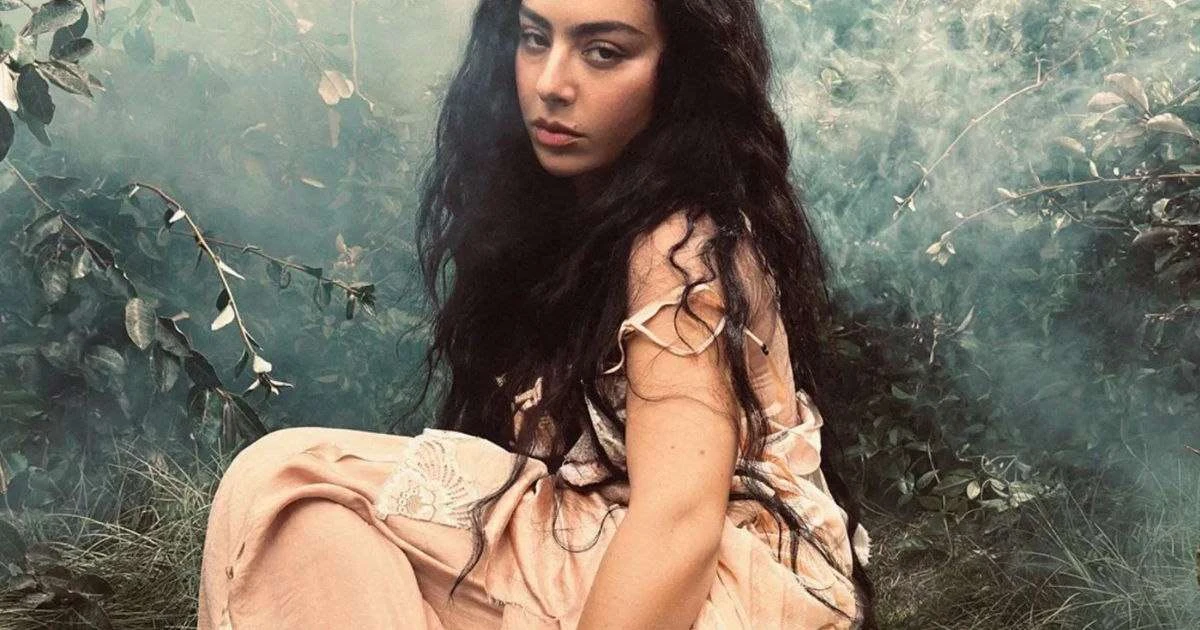 Teaser de clipe de Charli XCX é comparado com trabalho de Luísa Sonza