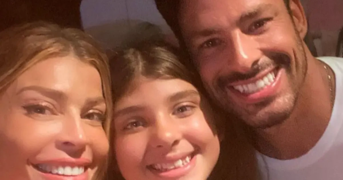 Filha de Grazi Massafera radicaliza visual e semelhança com a mãe impressiona