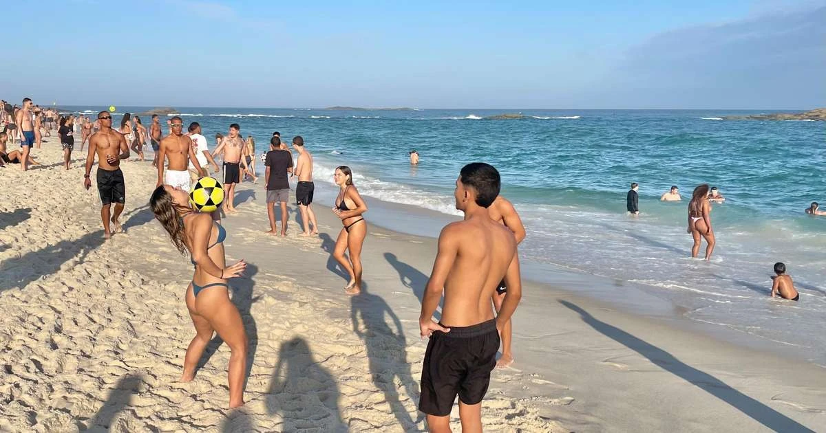 Sol, mar e altinha: Saquarema reúne 'vibe de verão' no 1º dia do Vivo Rio Pro