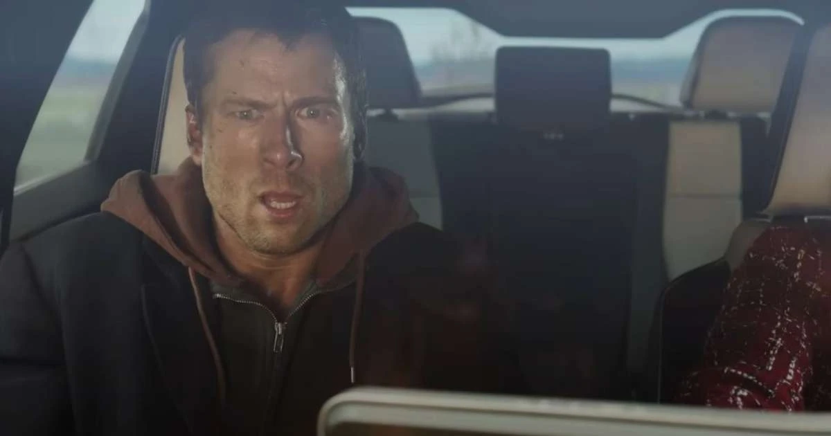 Glen Powell desafia a morte repetidamente em novo trailer de 'O Sobrevivente'