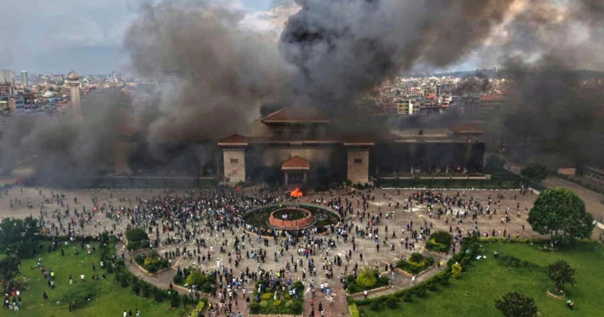 Nepal: após violentos protestos que provocaram queda de governo, autoridades estudam transição