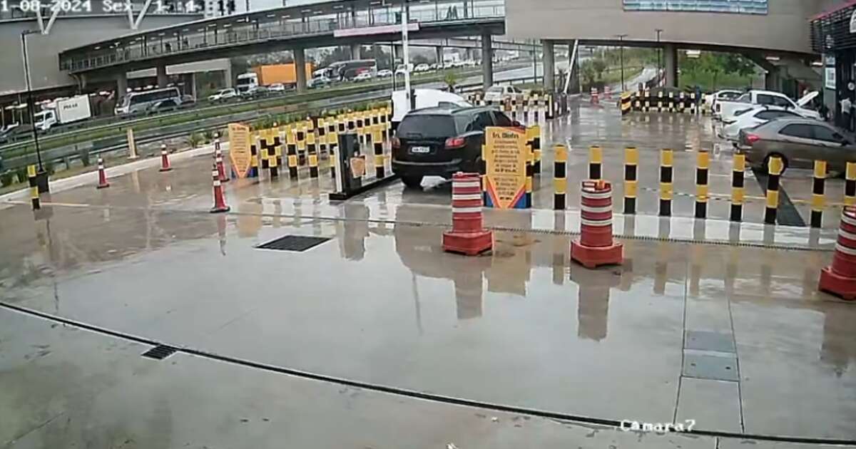 PMs que faziam segurança de empresário morto em aeroporto tiveram suposto problema em carro antes de atentado