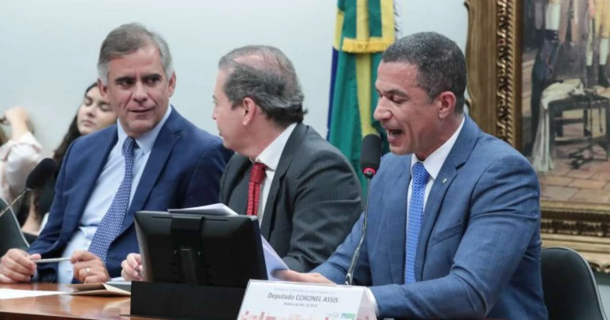 Comissão da Câmara aprova PEC que reduz maioridade penal para 16 anos