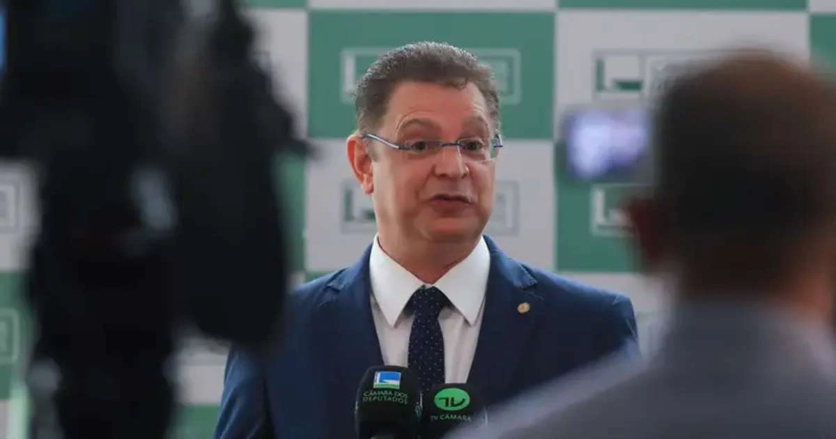 Líder do PL aciona Corregedoria contra deputada do PT que empurrou Nikolas Ferreira