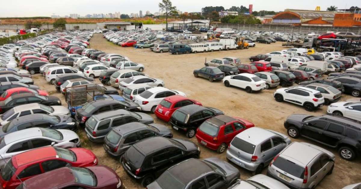 Leilão do Detran-SP tem carro mais barato que iPhone e lances a partir de R$ 900