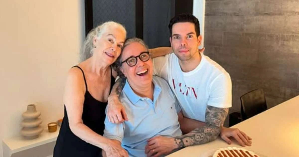 Longe da TV desde 2001, Flávio Silvino aparece em foto rara com a família