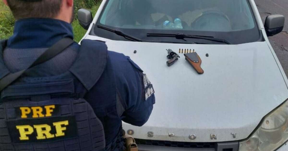 Homem de 64 anos é preso por porte ilegal de arma durante operação da PRF na BR-290