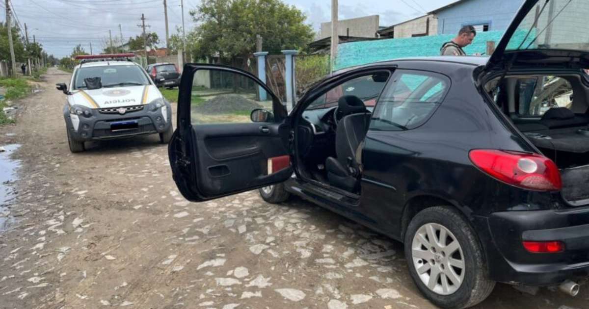 Carro furtado em Porto Alegre é localizado em Tramandaí; motorista é preso pela Brigada Militar