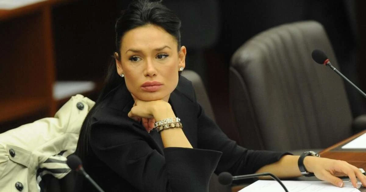 MP de Milão descarta irregularidades e apoia indulto de ex-pupila de Berlusconi