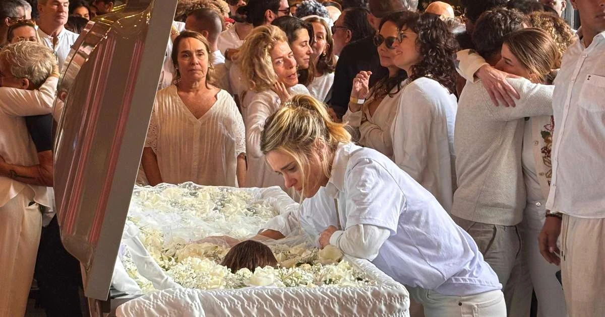 Carolina Dieckmann se declara a Preta Gil após velório: 'Um pedaço seu fica comigo'