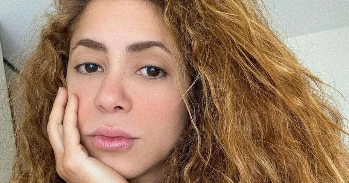 Shakira encanta fãs ao aparecer sem maquiagem em post no Instagram
