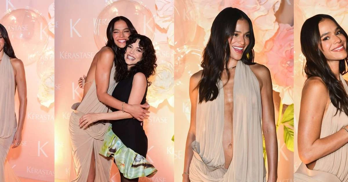 Bege nada básico! Bruna Marquezine usa vestido longo com decote profundo e fenda poderosa em noite com Manu Gavassi
