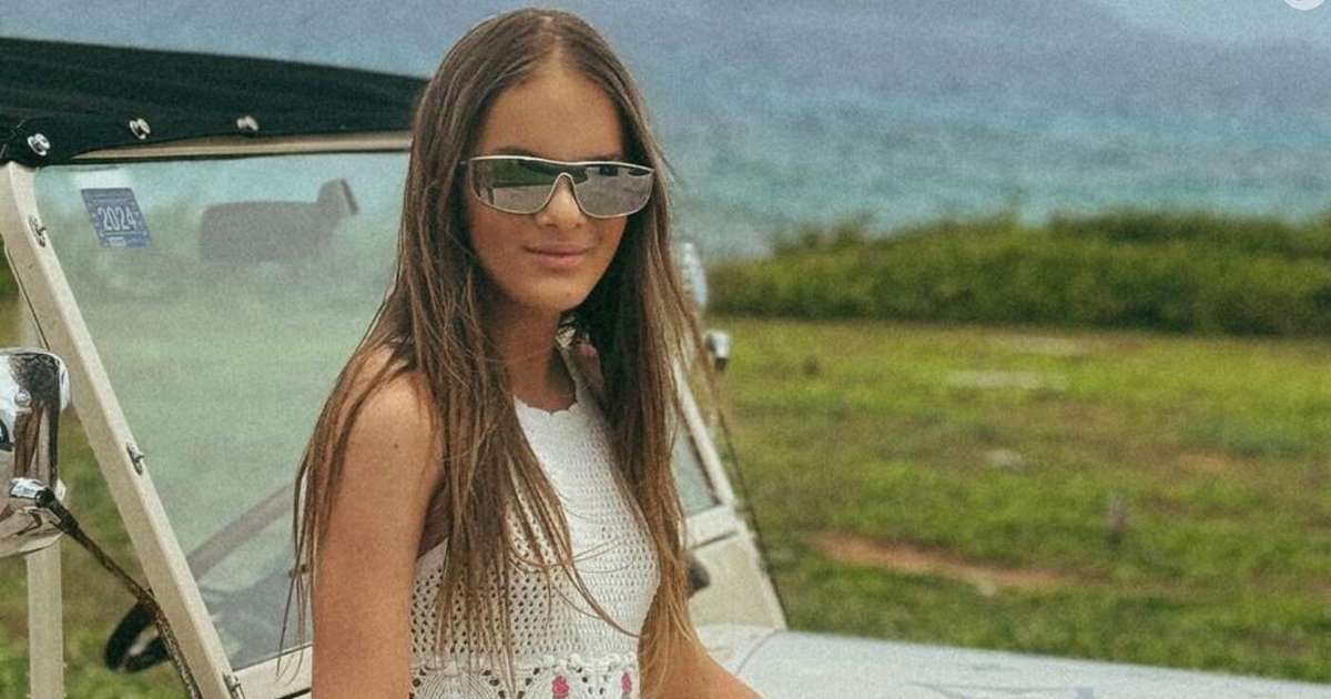 Rafa Justus elege vestido elegante e bolsa grifada de quase R$ 70 mil para festa em família e beleza impressiona a web. Fotos!