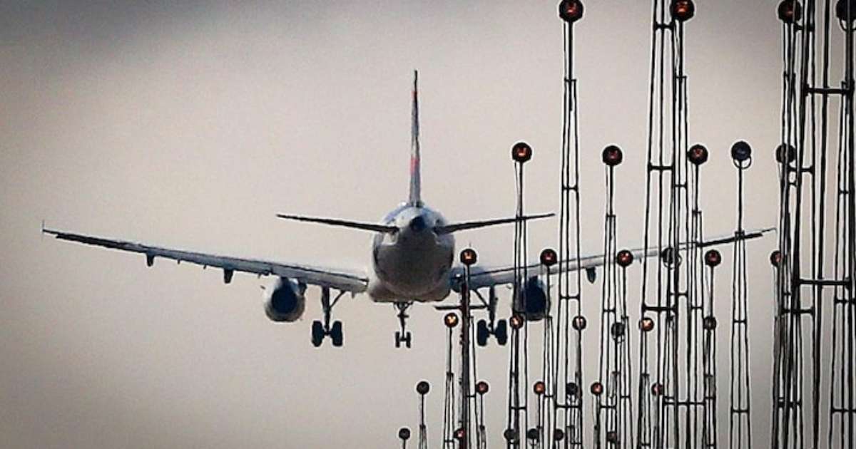 Torre de celular emitiu os sinais que afetaram voos no Aeroporto de Guarulhos, diz Anatel