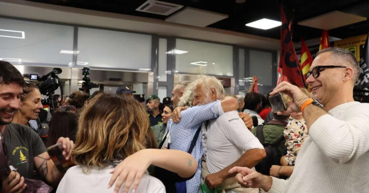 Dezenas de ativistas voltam para Itália após detenção em Israel