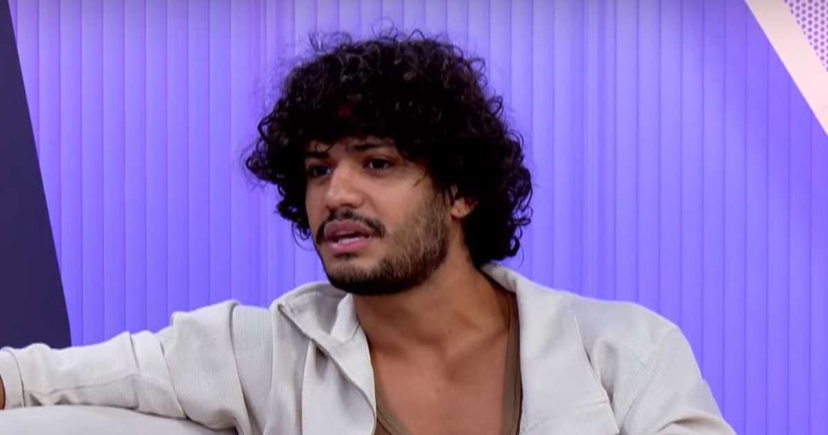 Gabriel Santana relembra beijo com Fred Nicácio no BBB23 e fala sobre bissexualidade