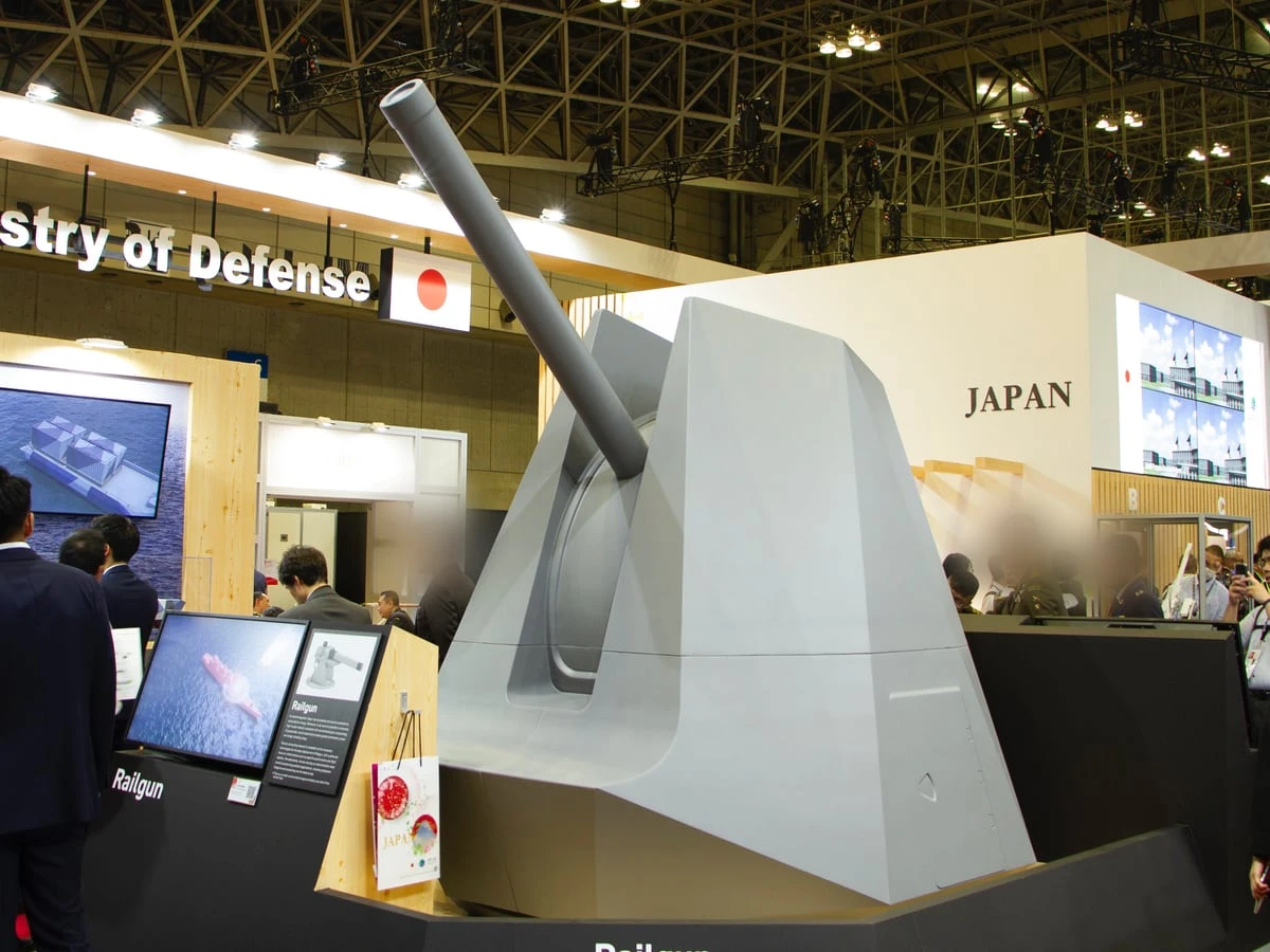 レールガンの“ちょっと先の姿”、防衛装備庁が公開　陸上での運用も検討中