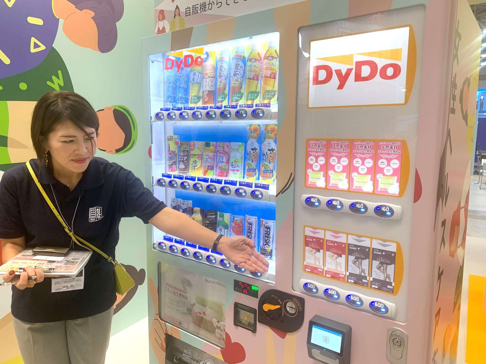 生理用品が買える自販機、ダイドーが展開　好調の理由は？