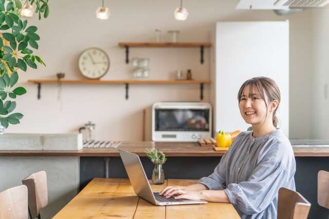 ポストコロナのテレワーク　実施率が高い業種は？