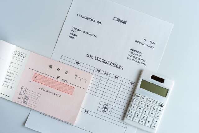 「紙の請求書」いまだ7割超　郵便料金値上げが迫るも、電子化進まず