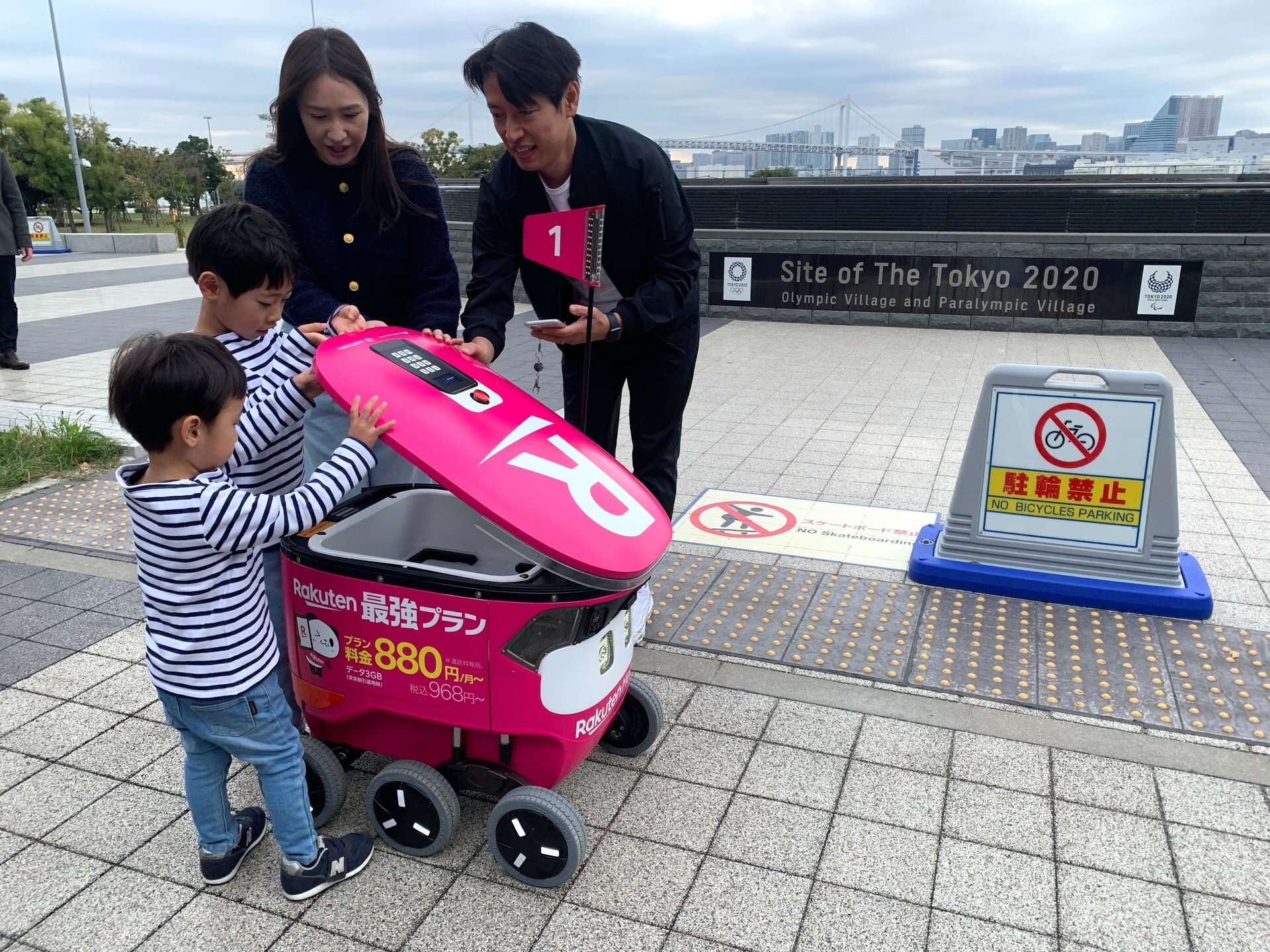 楽天、無人で商品配送　ロボットが東京・晴海地区を走る！