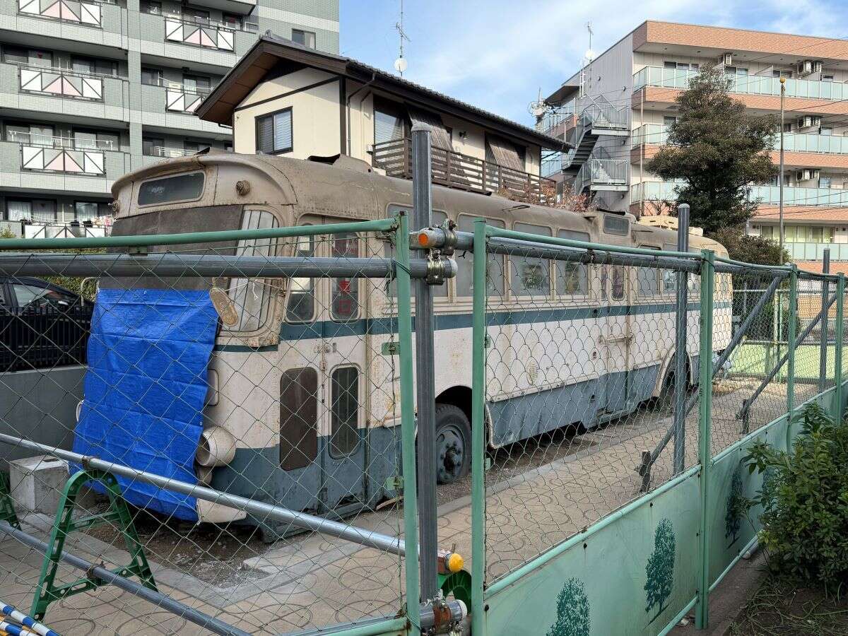 川崎を走った「トロリーバス」老朽化で解体か？　電車でもバスでもない、謎の乗り物が活躍した過去