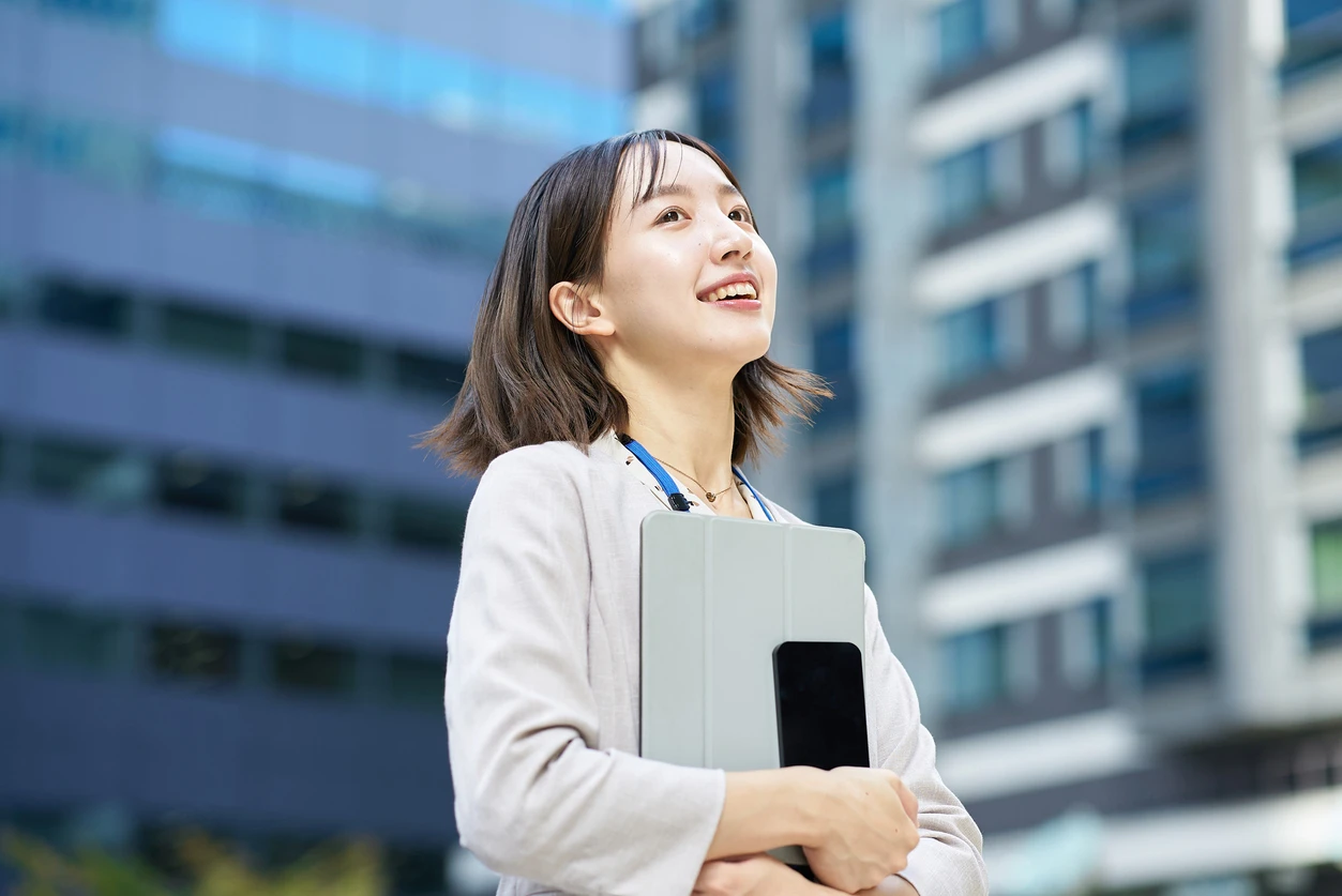 転職を考えるきっかけ　3位「モチベーションの低下」、2位「人間関係の悪化」、1位は？