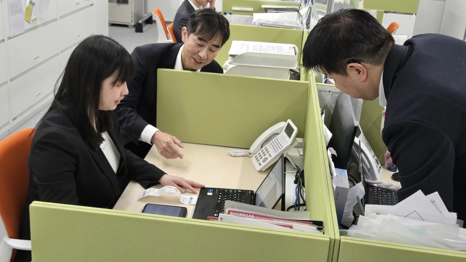 経費精算を「月間100時間」削減　正社員53人の中小企業で、どう実現したのか