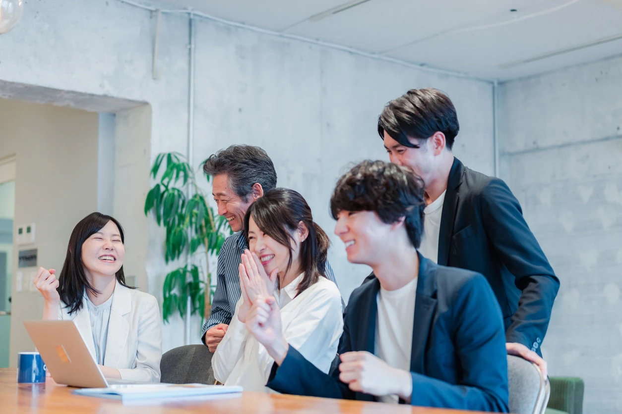 自社にほしい制度　2位「休暇中の業務フォロー体制」、1位は？