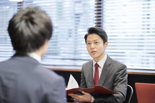 管理職の半数が「フィードバックに迷い」　新任ほど“嫌われ恐怖”強く