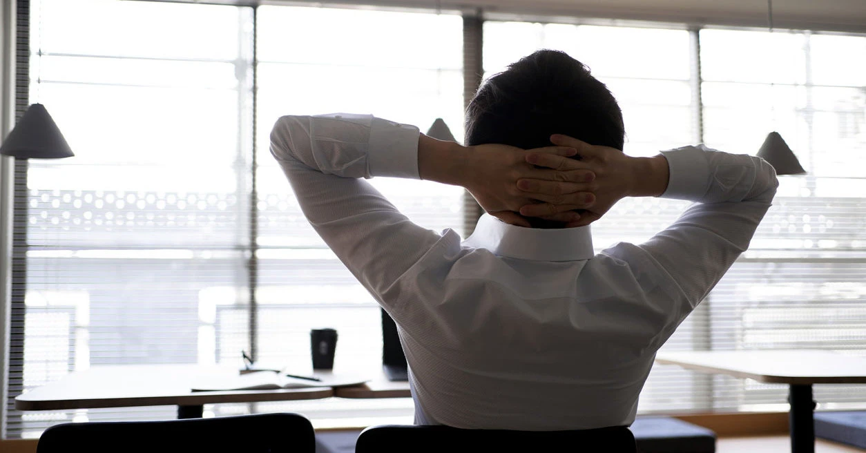 「収入が上がらないなら、休みを減らす」46.6％が回答、働く世代から「外に出づらくなった」の声