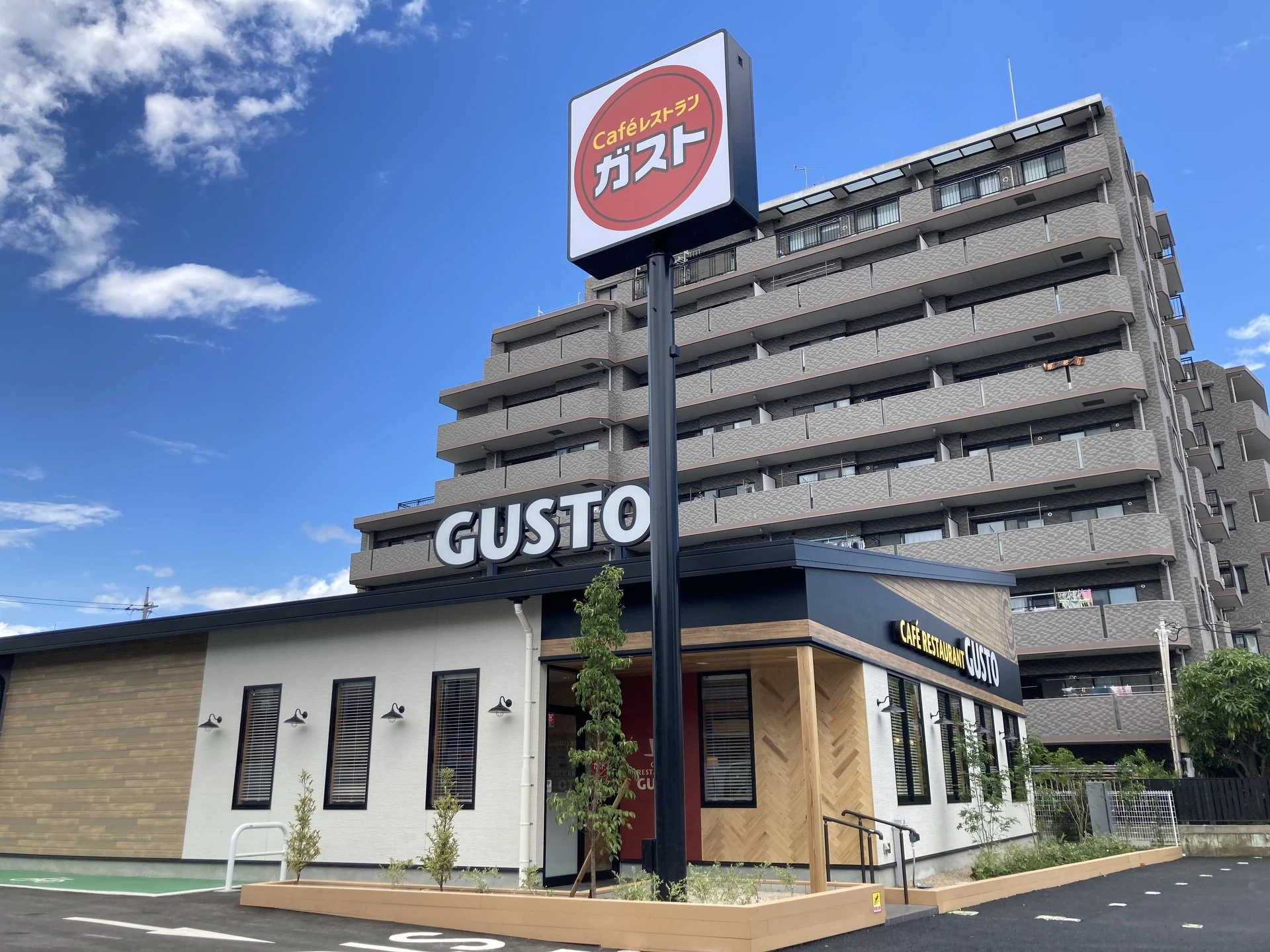 「年収1000万円店長」誕生へ　すかいらーくの徹底した「店舗中心経営」が生み出す好循環