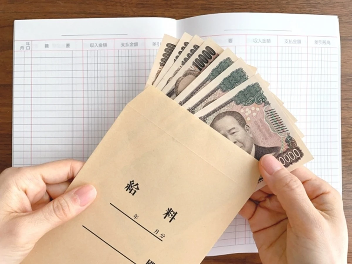 初任給は大卒で25.5万円に　この1年でどれだけ上がったか