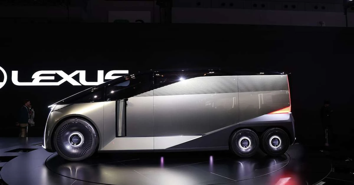 それでも「セダン」は生き続けるのか　トヨタとレクサスが示した“次の100年”のかたち