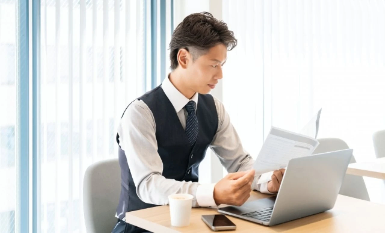 新卒入社から3年未満で転職した理由　2位「労働時間が長い」、1位は？