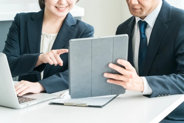AI活用、「人事・労務」「情報システム」の職種で多く　気になる使い方は？