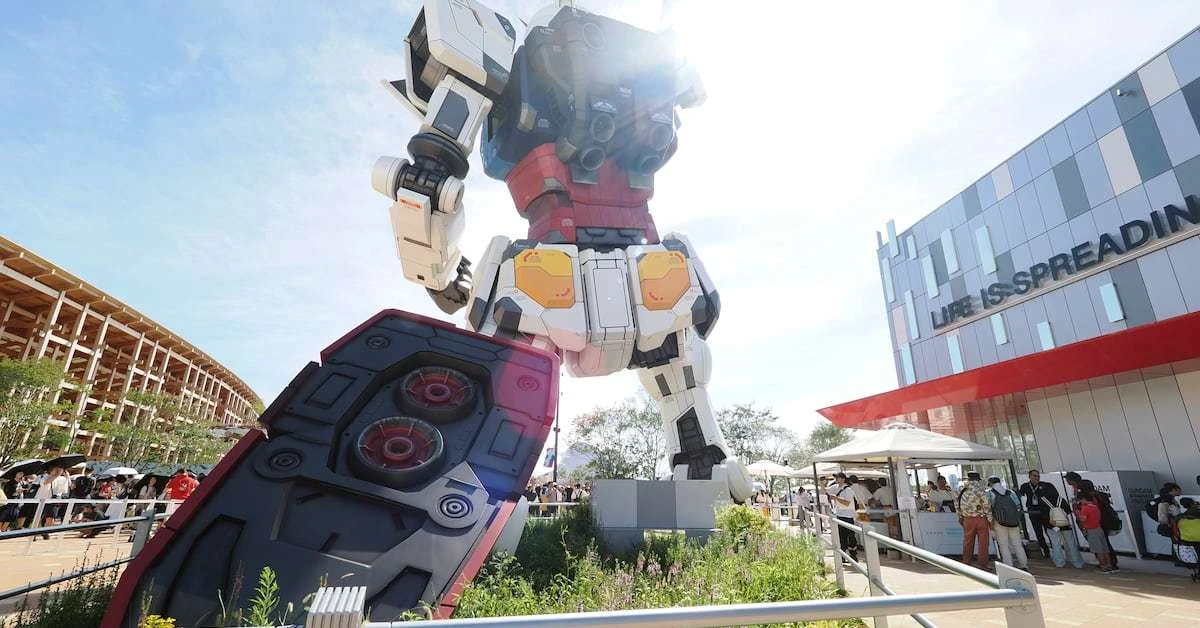 「ガンダム像」万博で人気、ファン垂涎は「足の裏」　閉幕後の行方は？