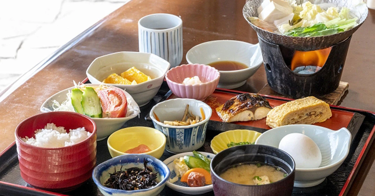 なぜ旅館は「1泊2食付き」を続けるのか　観光地の夜が静まり返る本当の理由