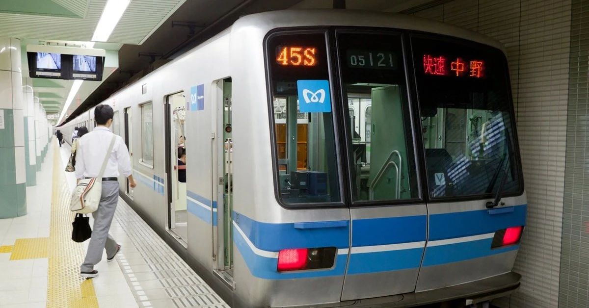 混雑率199％の衝撃　東京メトロ東西線はなぜ「すいている時間がない」のか