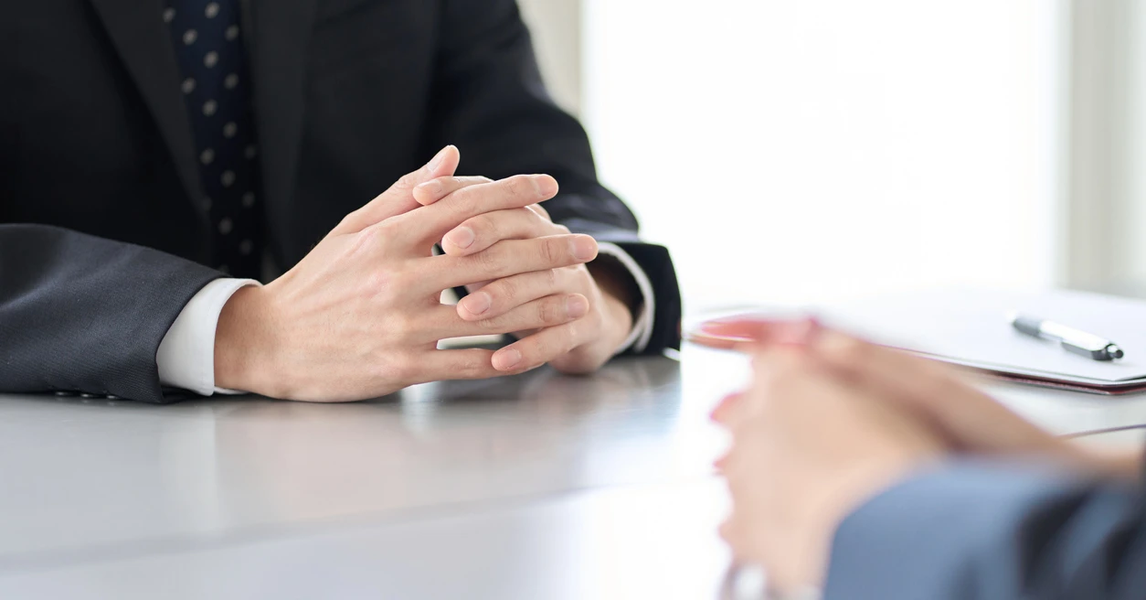 20代が重視する給与以外の労働条件　3位「転勤なし」、2位「年間休日120日以上」、1位は？